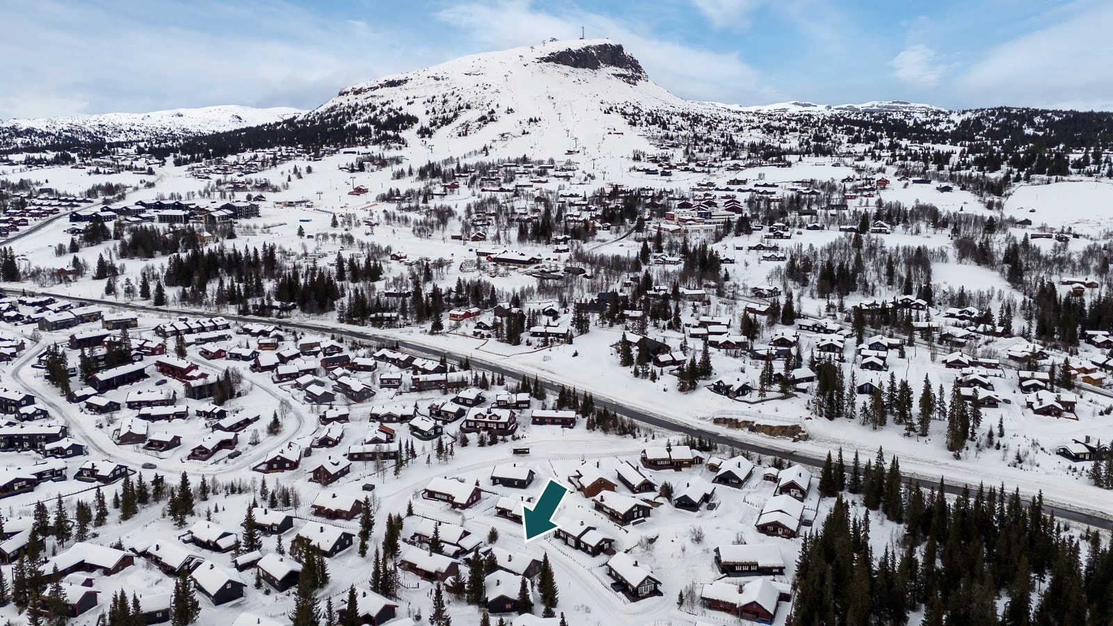 Ellers kort avstand til Skeikampens flotte og moderne skianlegg med 11 heiser og 20 nedfarter bl.a. 8 seter stolheis rett til toppen, samt gode off-pist muligheter. Galleribilde