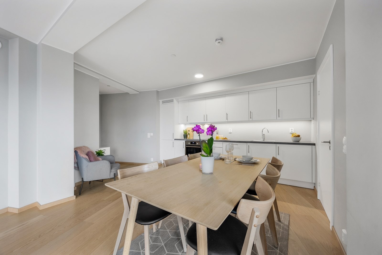 Stuen er av god størrelse med gode møbleringsmuligheter. Galleribilde