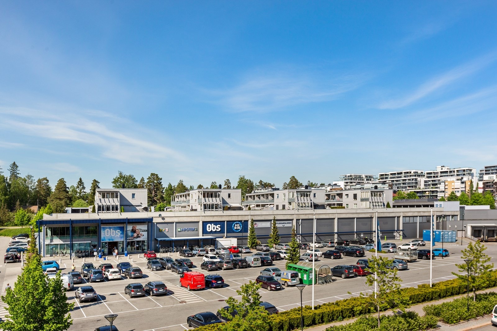 Dagligvarebutikker som Obs og apotek gjør hverdagen enkel med korte avstander til alt du trenger. Galleribilde