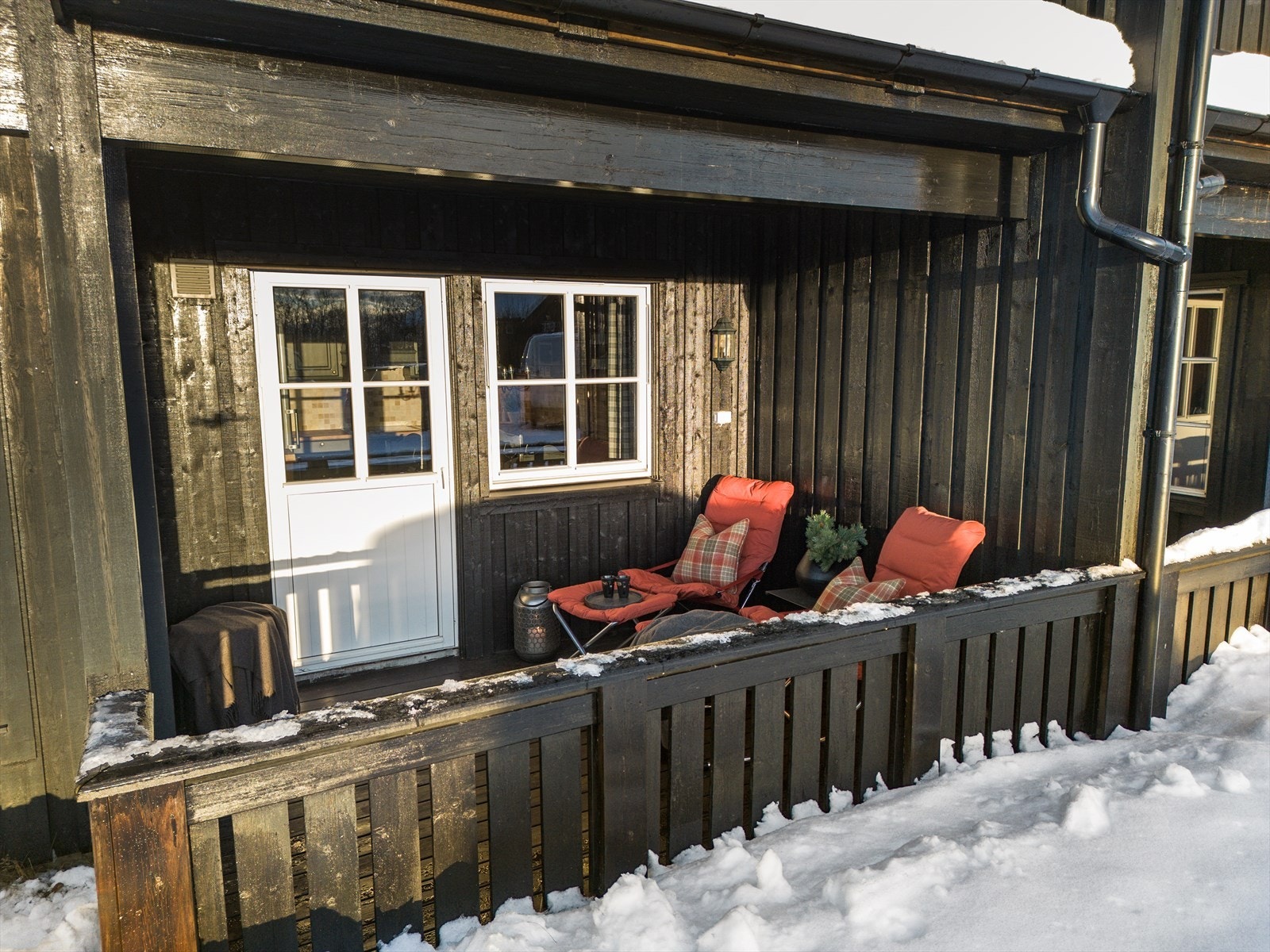 Hyggelig, dels overbygd terrasse. Galleribilde