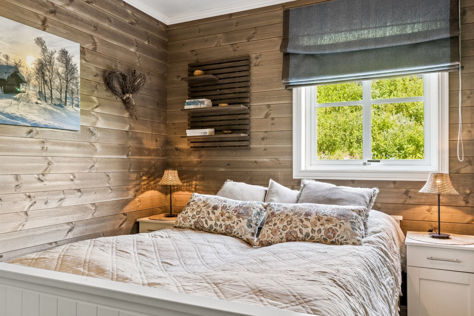 Soverom 1 med dobbeltseng. Galleribilde