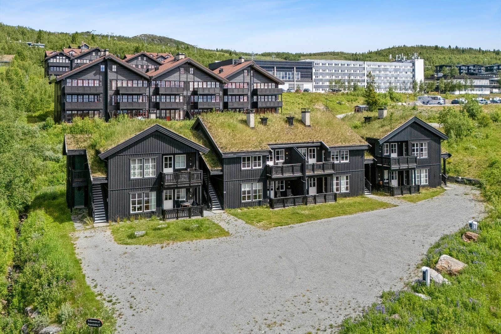 Eiendommen ligger i sameiet Beito Apartments II, med sentrumsnær beliggenhet og gangavstand til "alt". Galleribilde