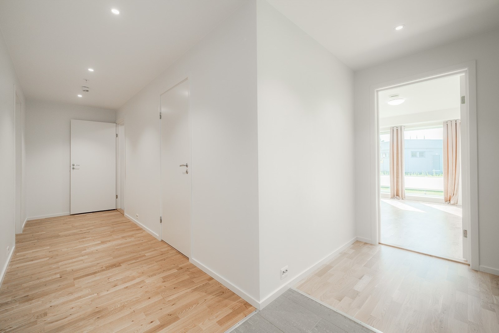 Soverom 2, bad og innvendig bod til venstre Galleribilde