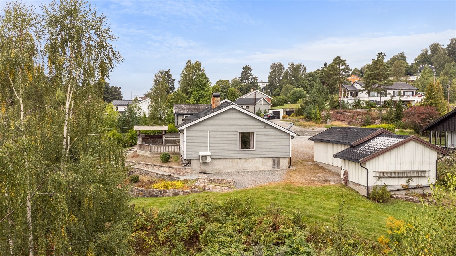 Tomten er på over ett mål så her er det godt med boltreplass! Galleribilde