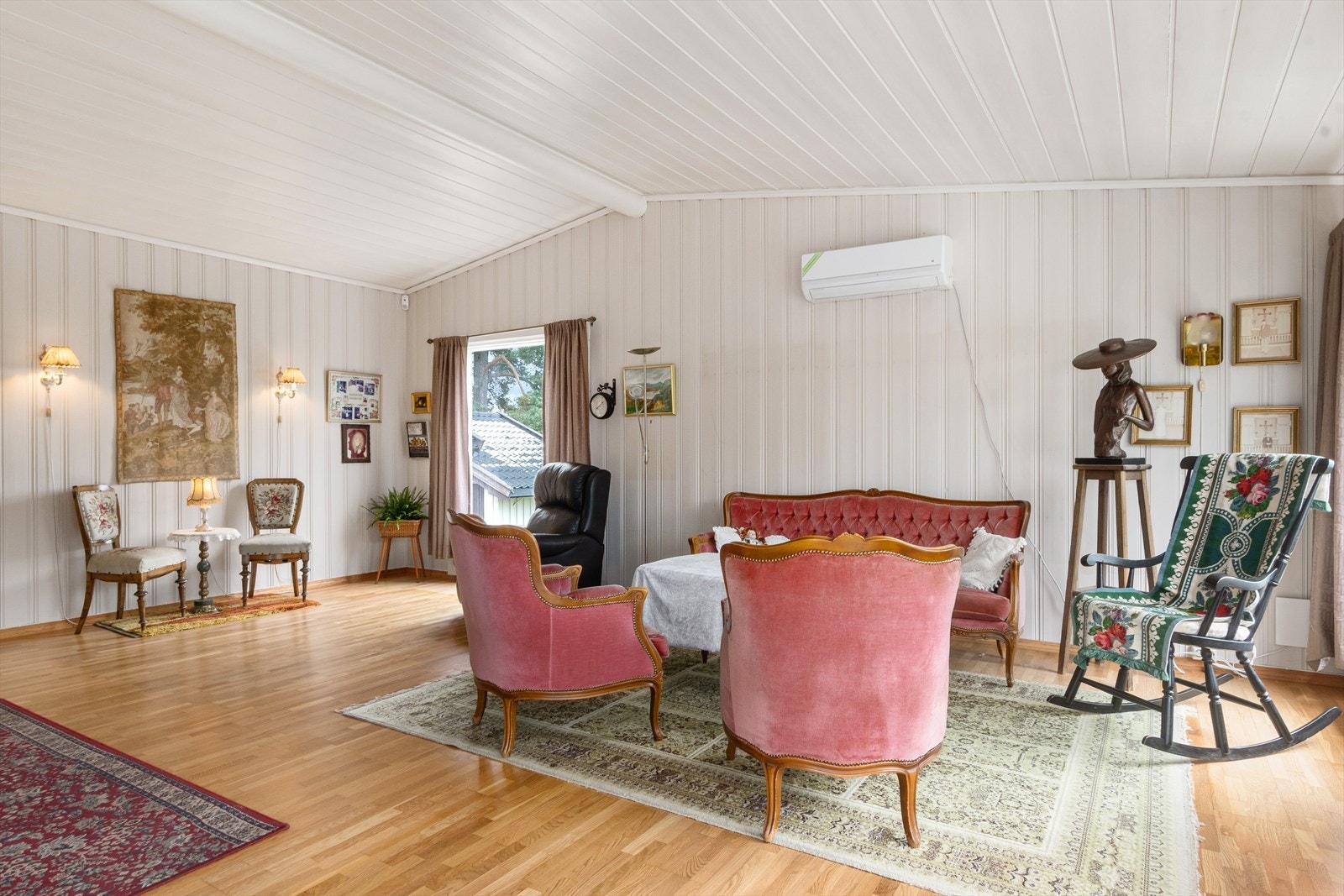 Varmepumpe ble installert i 2017 og er god å ha sommer som vinter. Galleribilde