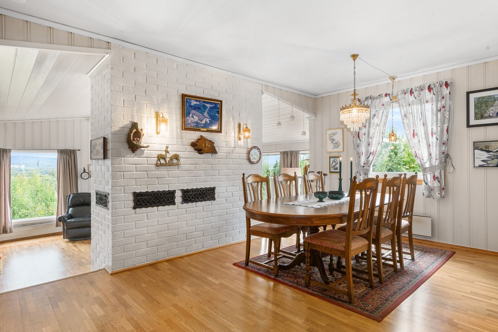 Her er det plass til et skikkelig langbord om det trengs! Galleribilde