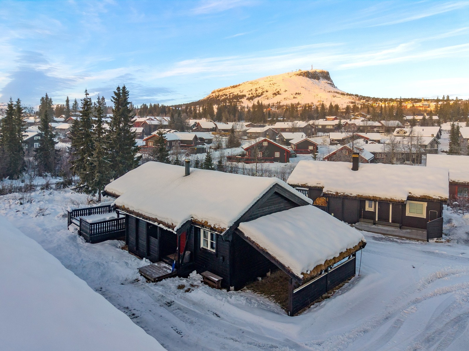 På vinterstid er Skeikampen et av Norges mest snørike områder. Dette er kjent som kanskje Norges flotteste langrennsområde med ca. 220 km maskinpreparerte løyper med stor variasjon på løyper for alle ferdigheter og værforhold. Galleribilde