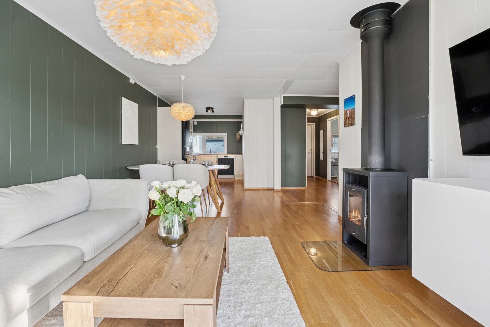 Stuen er et naturlig samlingspunkt i denne arealeffektive endeleiligheten Galleribilde