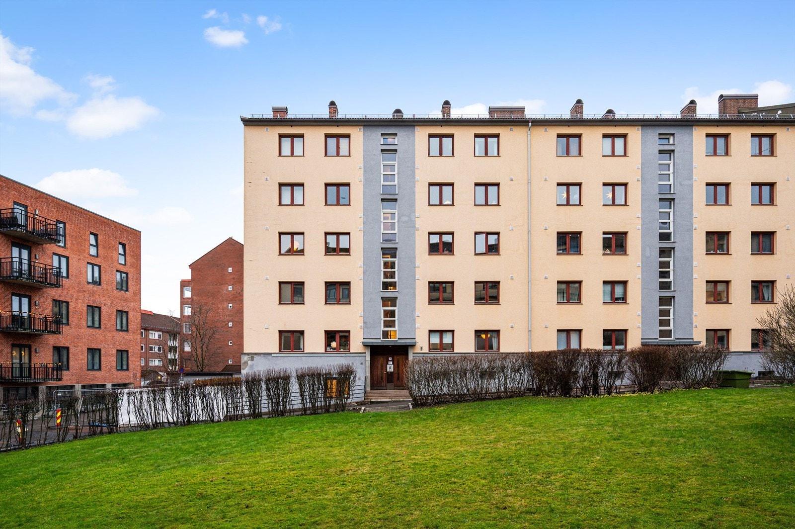 Hyggelig bygård fra 1939, beliggende i en rolig sidegate på Torshov. Galleribilde