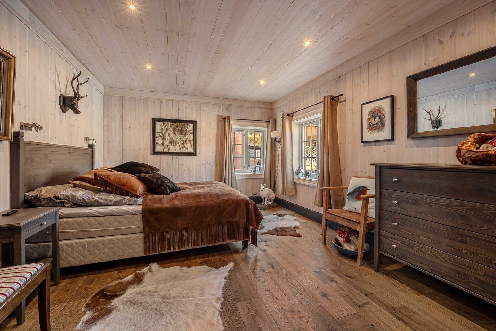 Lekkert og delikat gjestesoverom med meget god plass til det du måtte ønske Sov 1 i 1. etg. Galleribilde