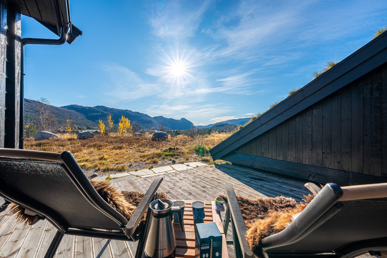 Lun og usjenert plass med fantastiske sol- og utsiktsforhold! Galleribilde