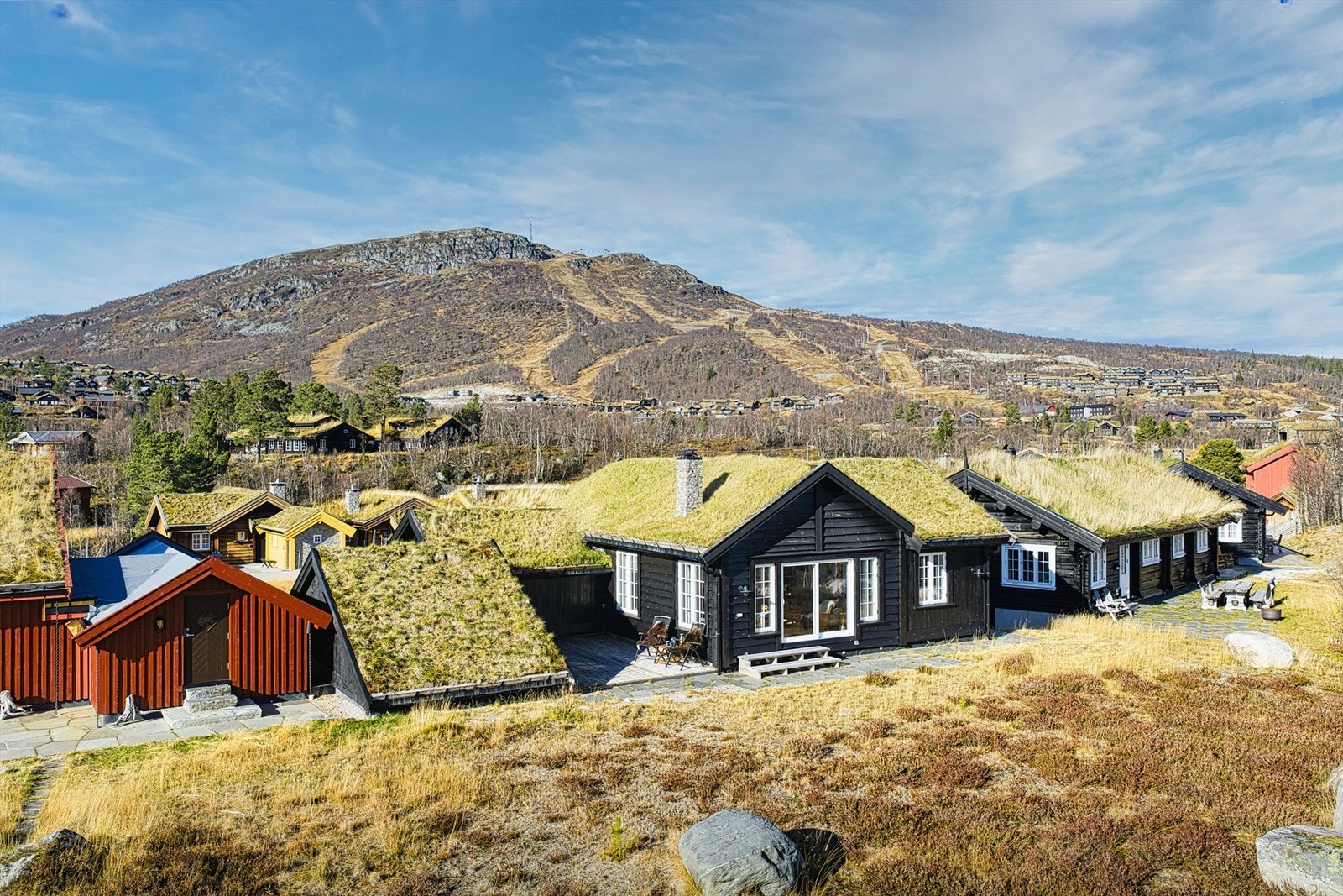 Attraktiv beliggenhet i forhold til både sol, utsikt, skisenteret og sentrum Galleribilde