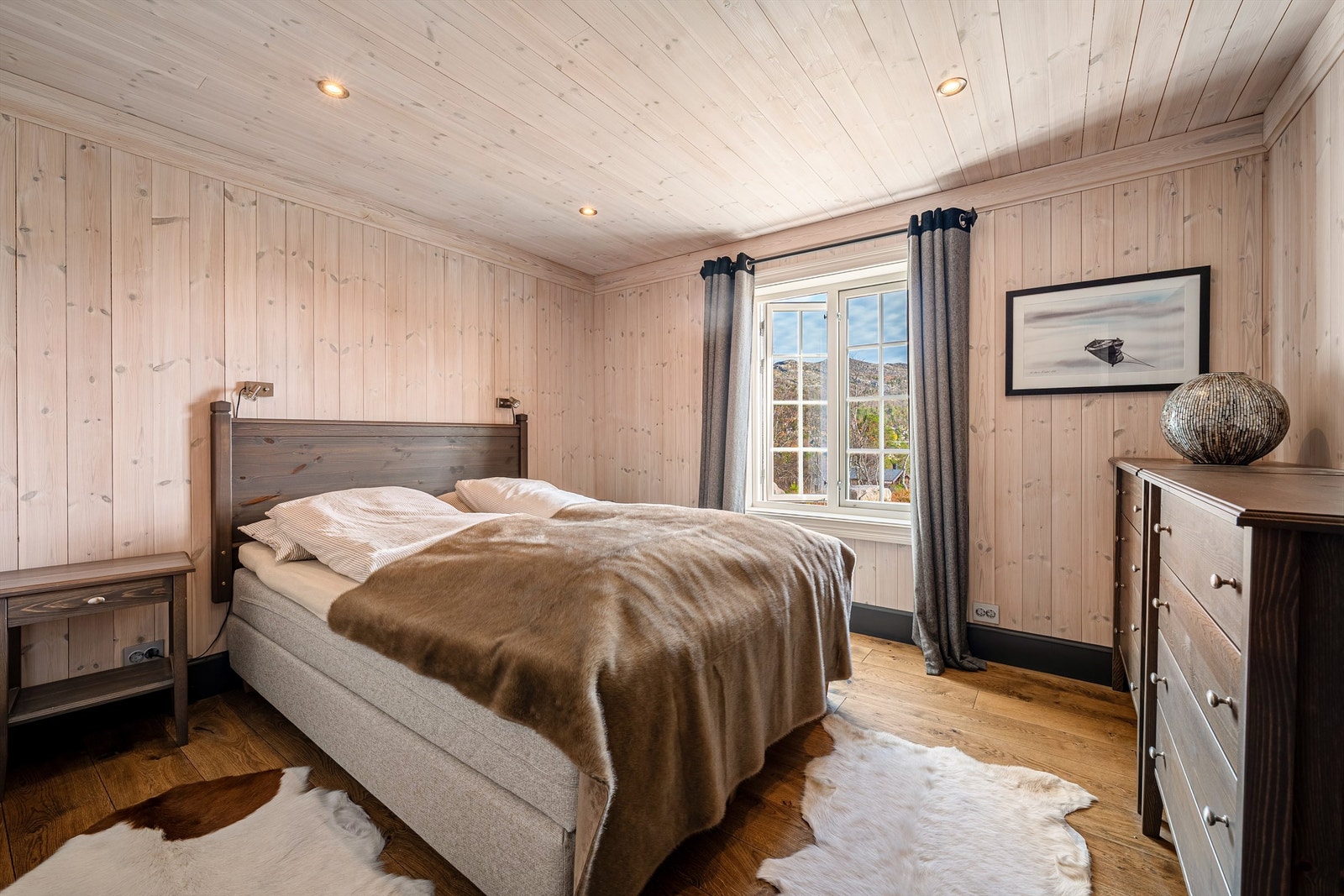 Hovedsoverommet av god størrelse. 2. etg Galleribilde