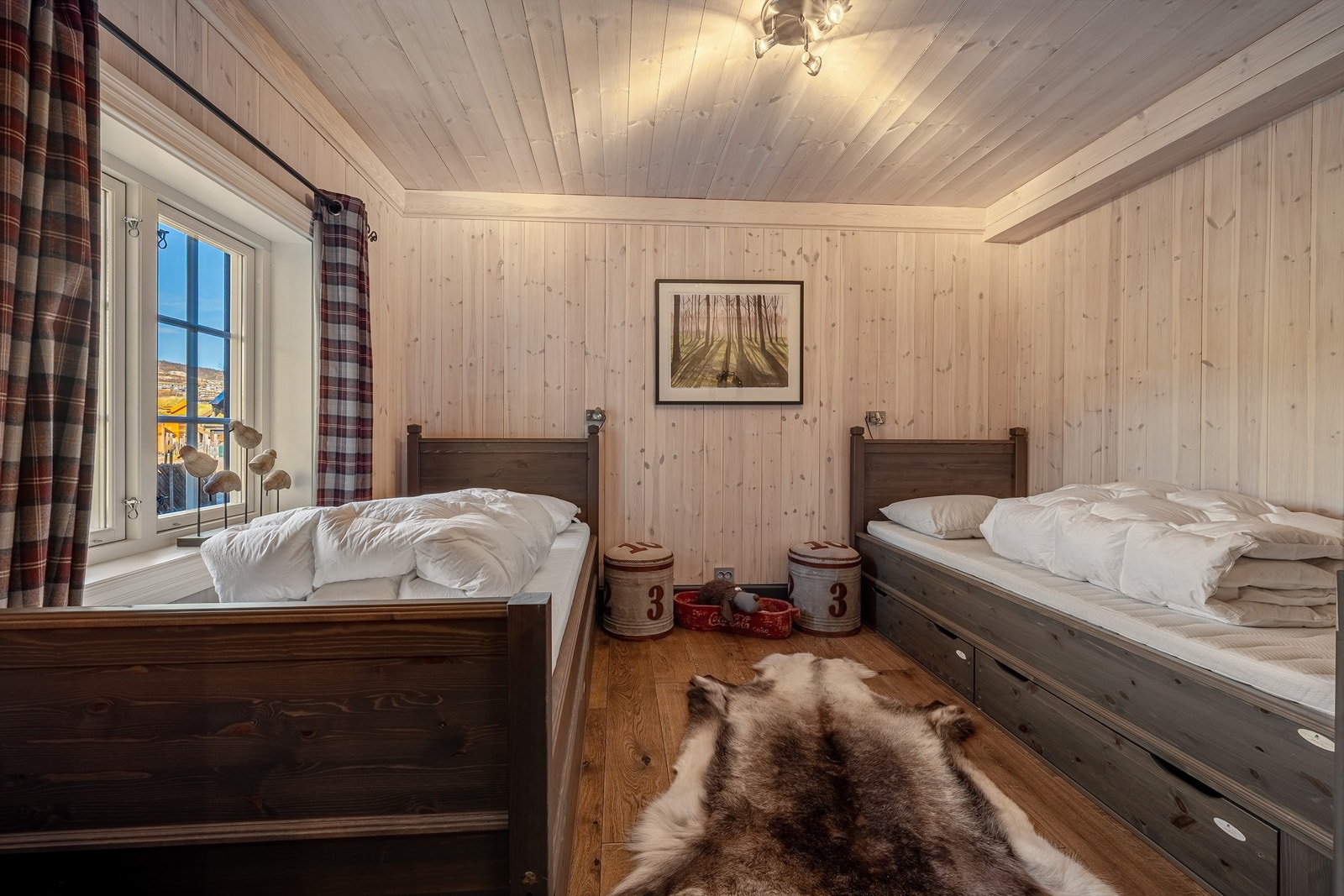 Romslig soverom med god plass til to senger Sov 3 i 1. etg. Galleribilde