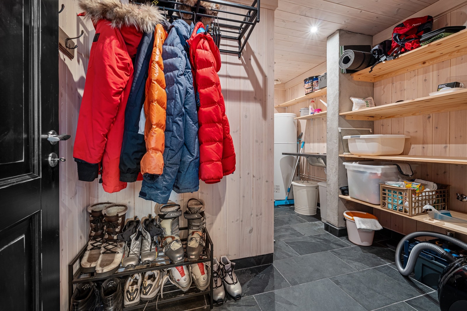 Vaskerom og garderobe, oppbevaringsplass. Galleribilde