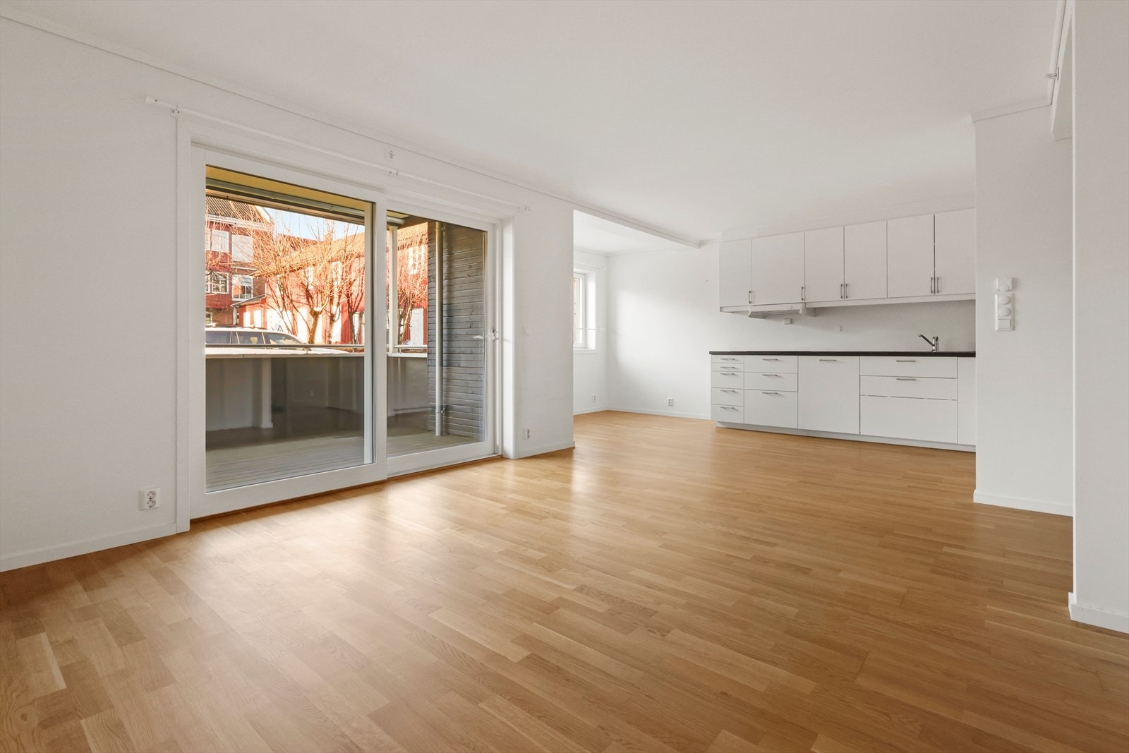 Åpen kjøkkenløsning med spiseplass Galleribilde