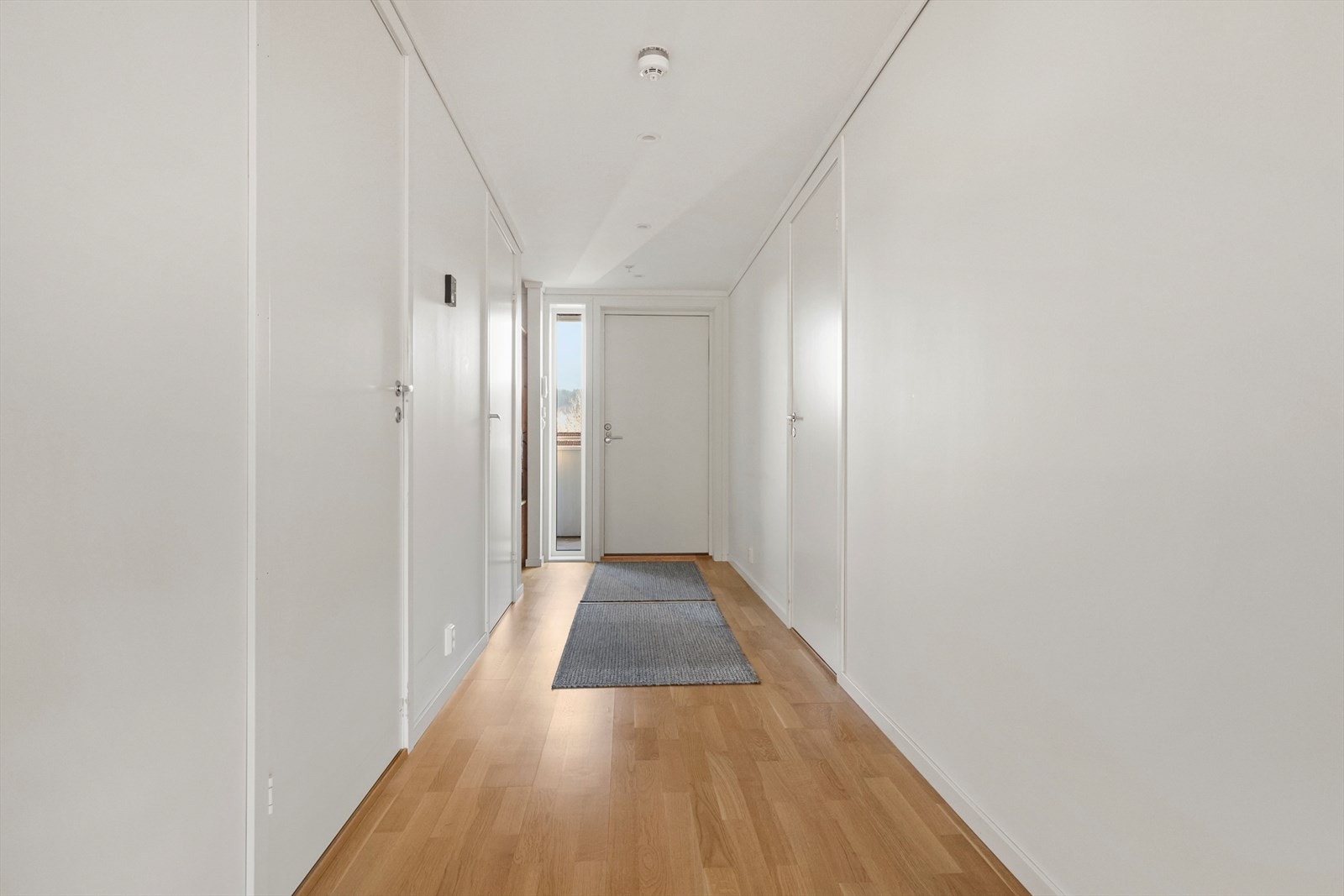 Entre/gang med plass til å henge av seg ytterklær Galleribilde