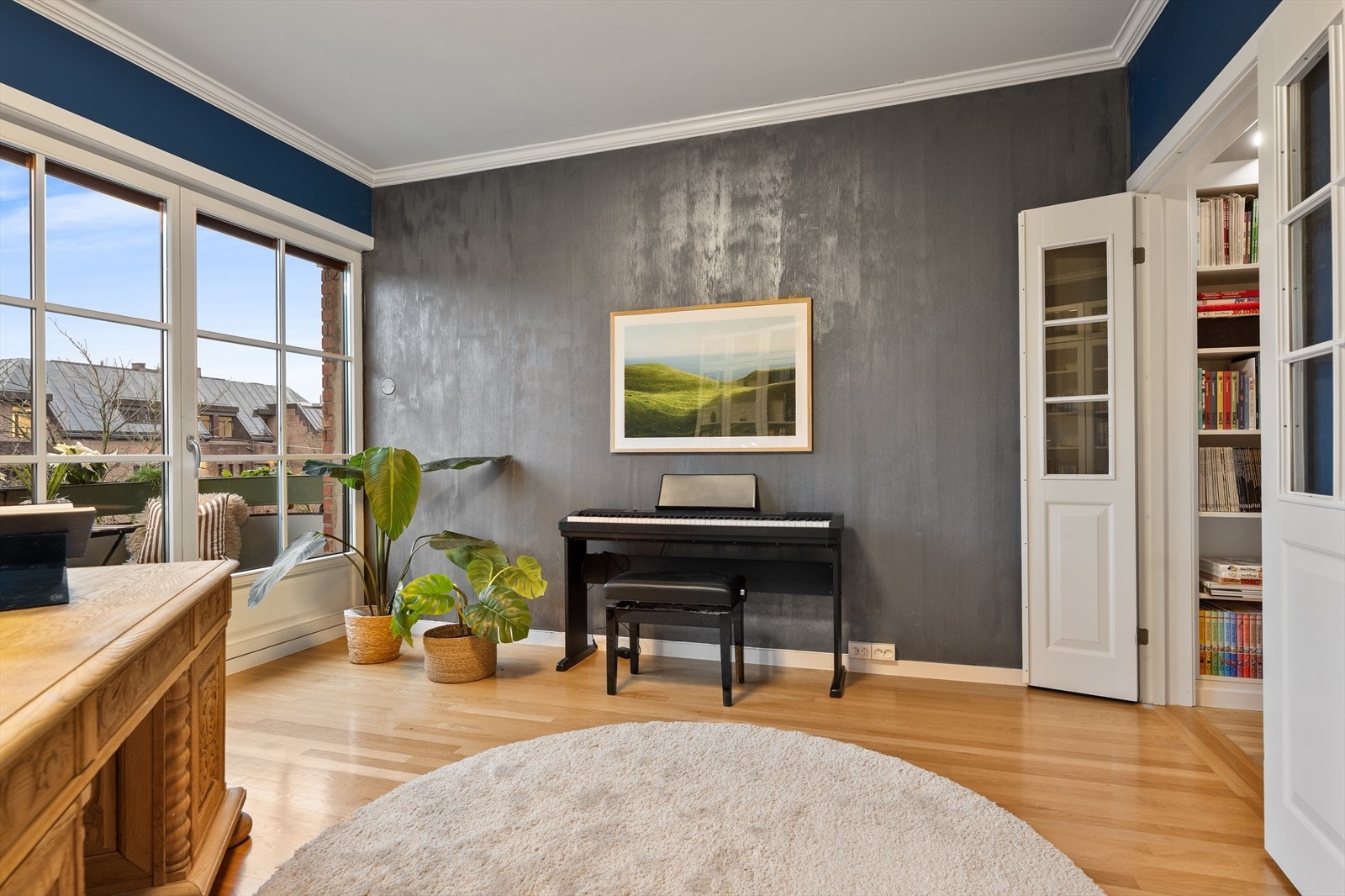 SOVEROM 2 | Fra soverommet er det utgang til en solrik balkong. Galleribilde