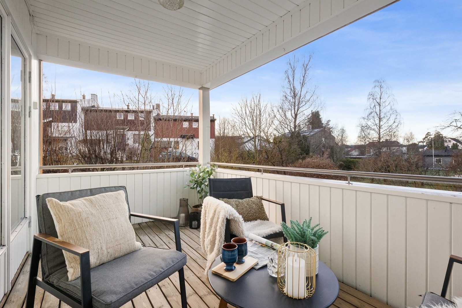 Vinterutsikt fra sofakroken på verandaen. Galleribilde