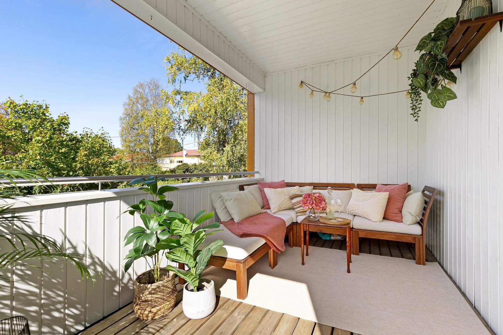 Verandaen er overbygget og kan dermed brukes større del av året. Galleribilde