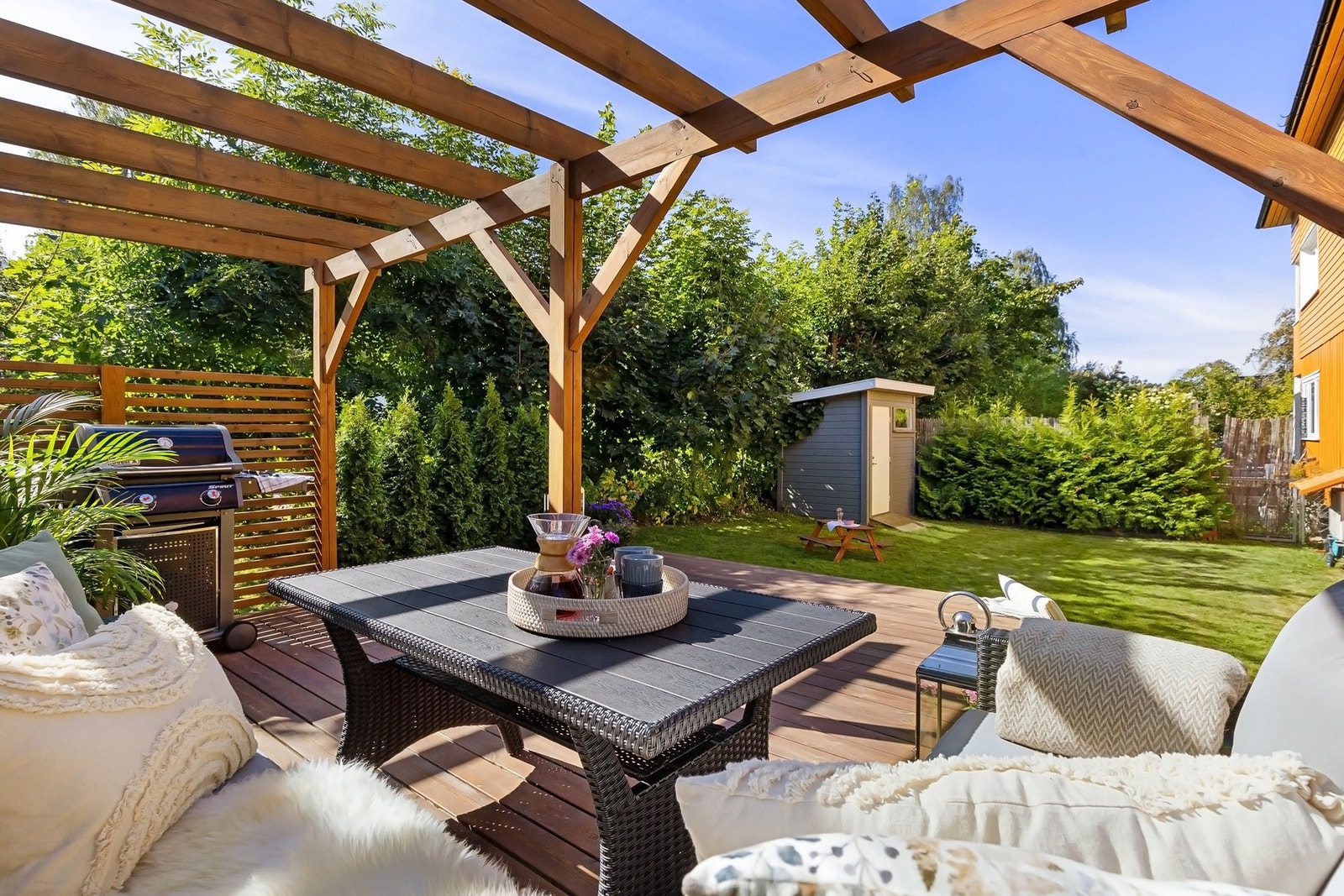 Her kan dekkes på til mange både på platting og i hagen. Galleribilde