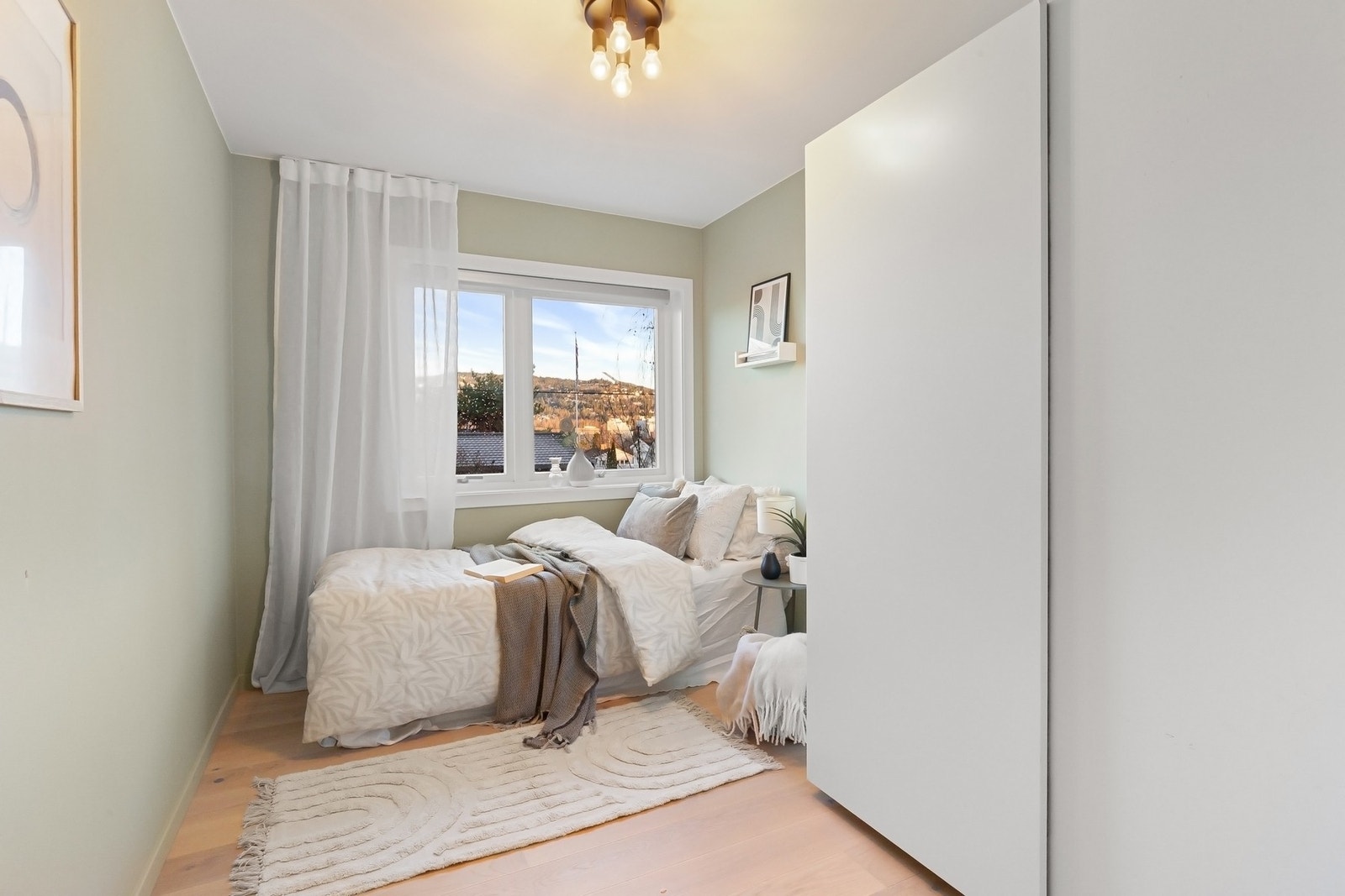 Soverom 3 med garderobeskap. Galleribilde