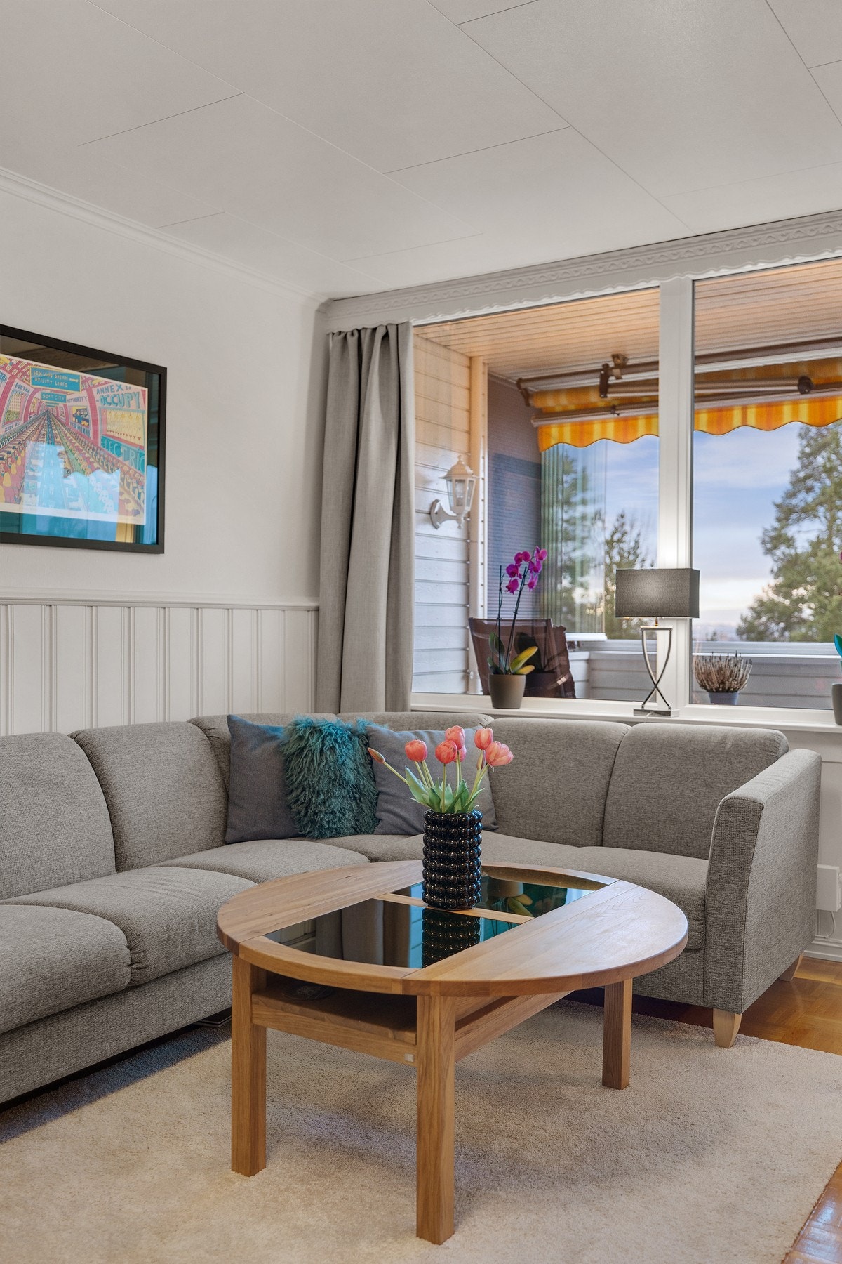 Her er det god plass til stor hjørnesofa Galleribilde