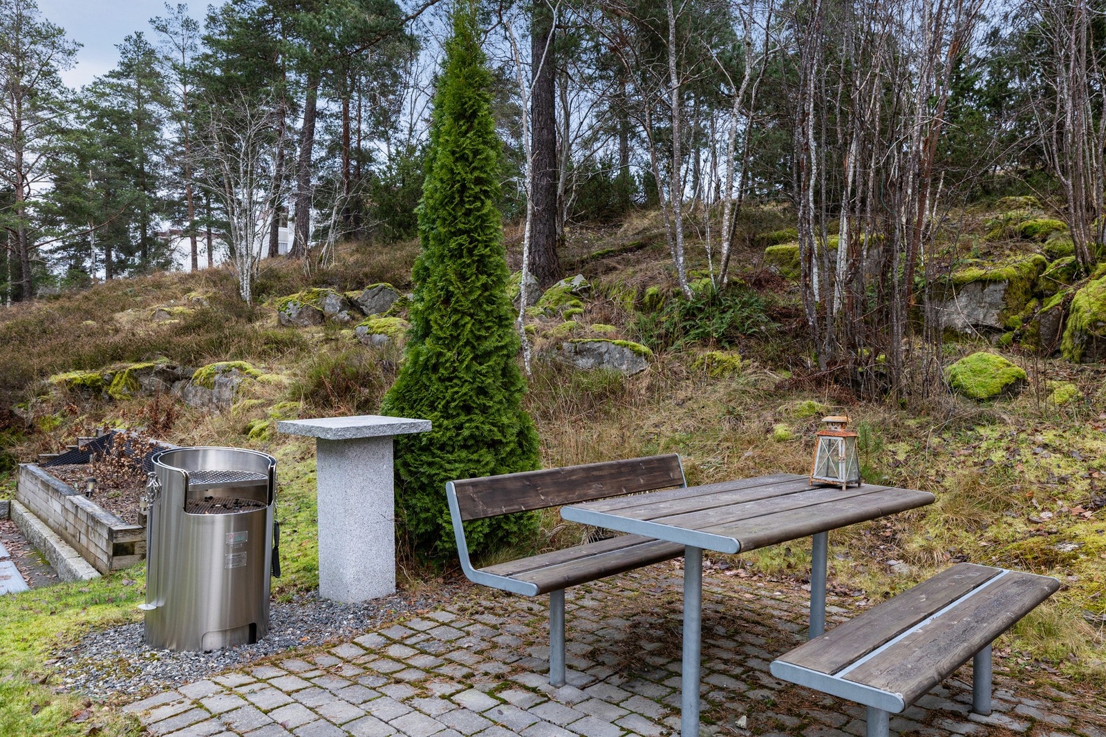 Felles utenførst sitteområde med grillmuligheter Galleribilde