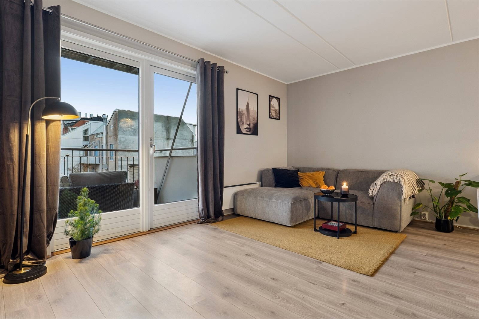 Fra stuen har du direkte utgang til en balkong på ca. 3 kvm. Galleribilde