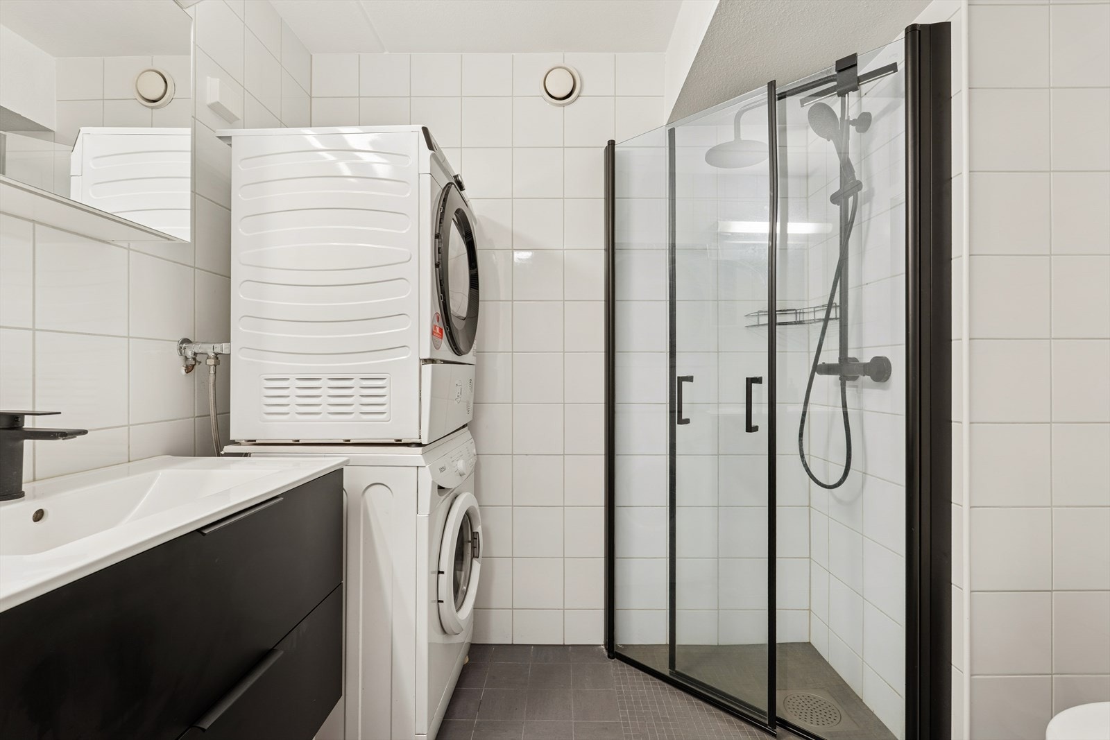 Badet ble pusset opp i 2018 i følge tidligere prospekt og fremstår som delikat og innbydende. Galleribilde