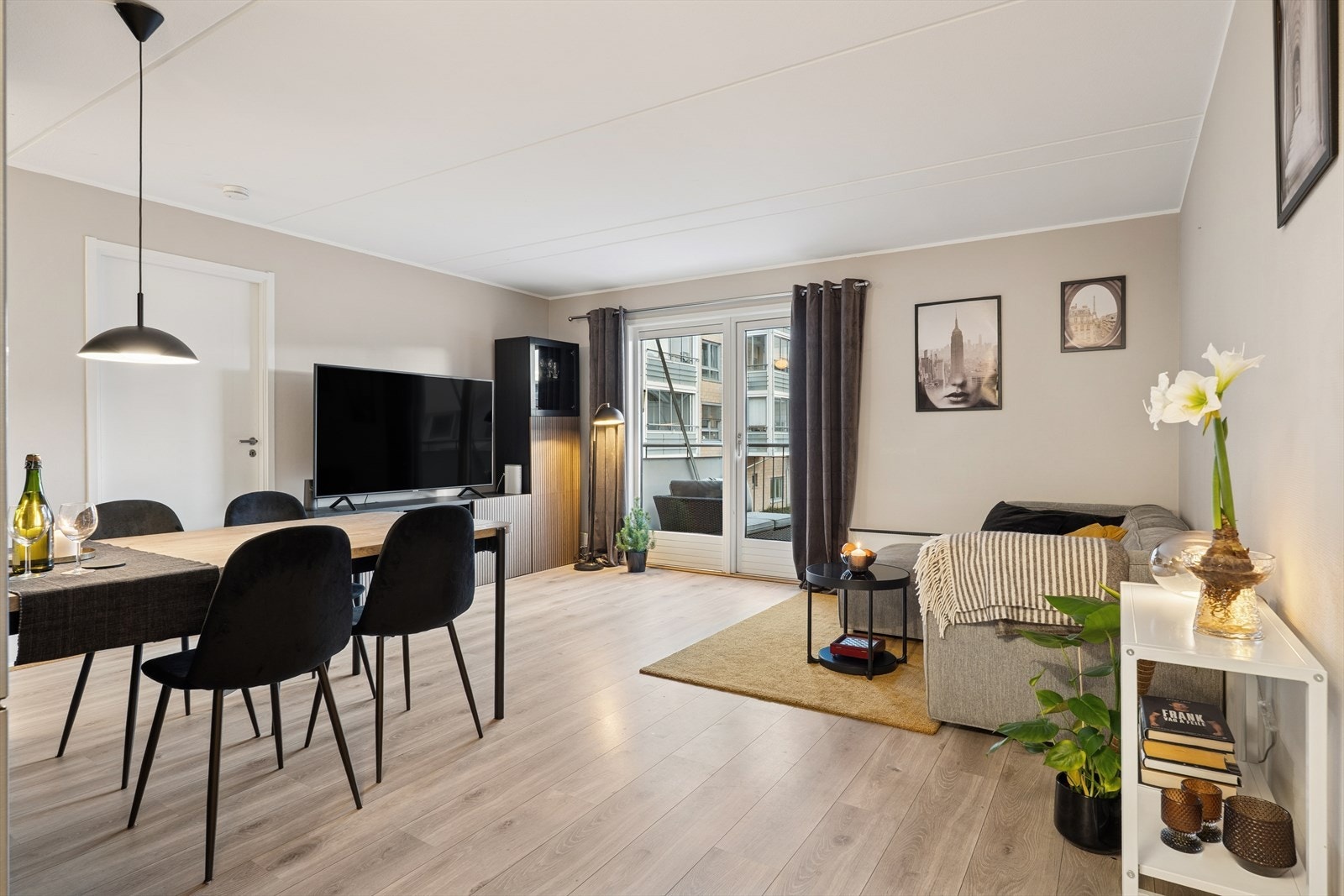 Perfekt rom for både avslapning og hyggelige kvelder med venner. Galleribilde