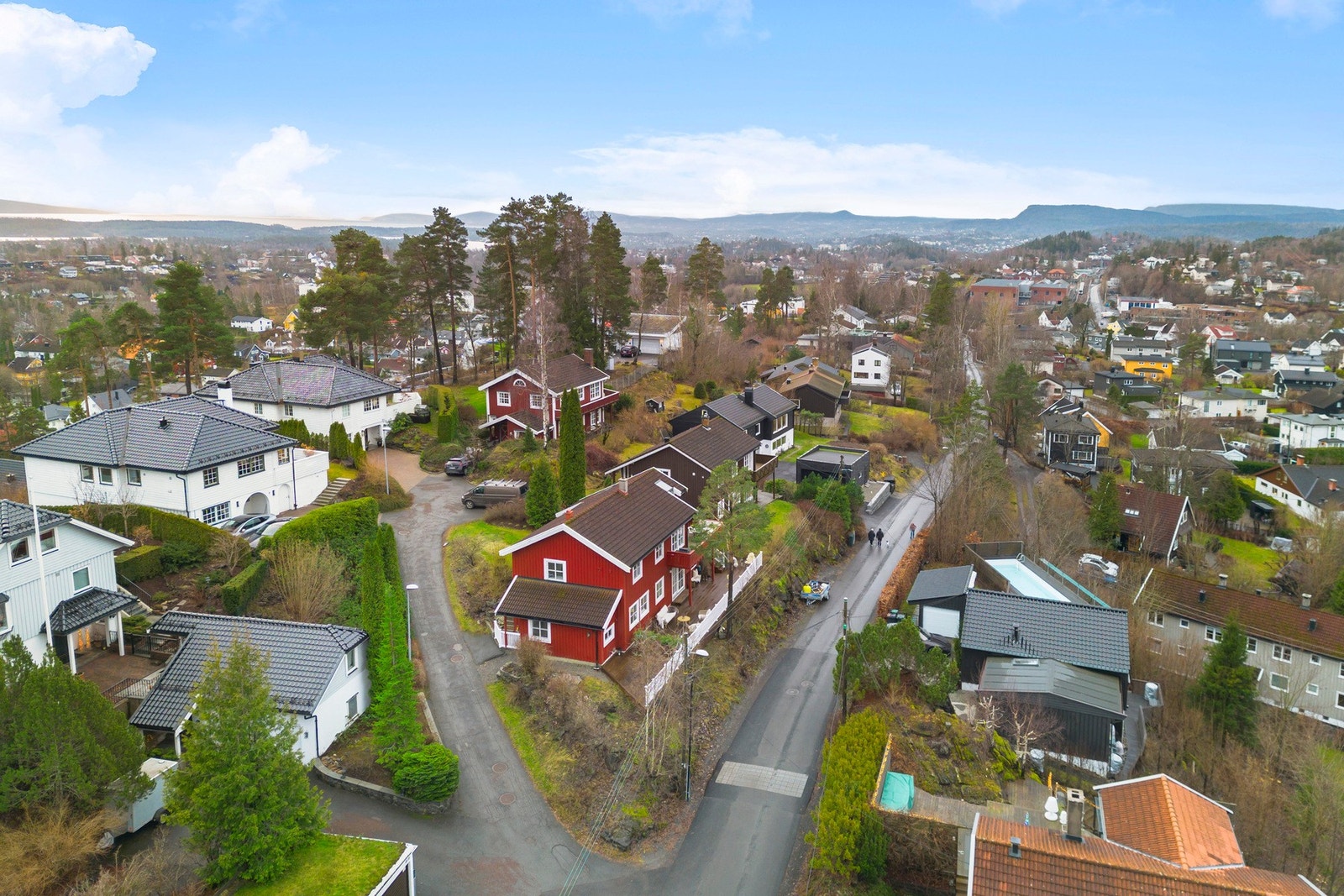 Sentralt og rolig beliggende i Østenåsveien - et attraktivt og familievennlig område. Galleribilde