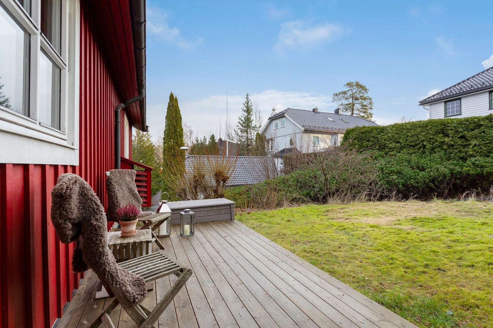 Hyggelig platting der man kan nyte morgen og formiddagssolen. Galleribilde