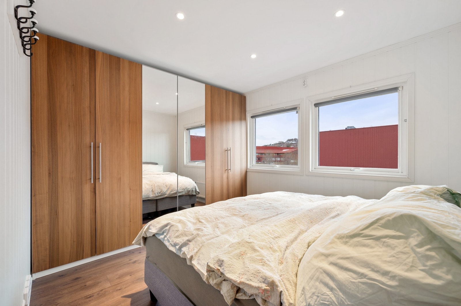 Soverommet er utstyrt med en praktisk garderobeløsning. Galleribilde