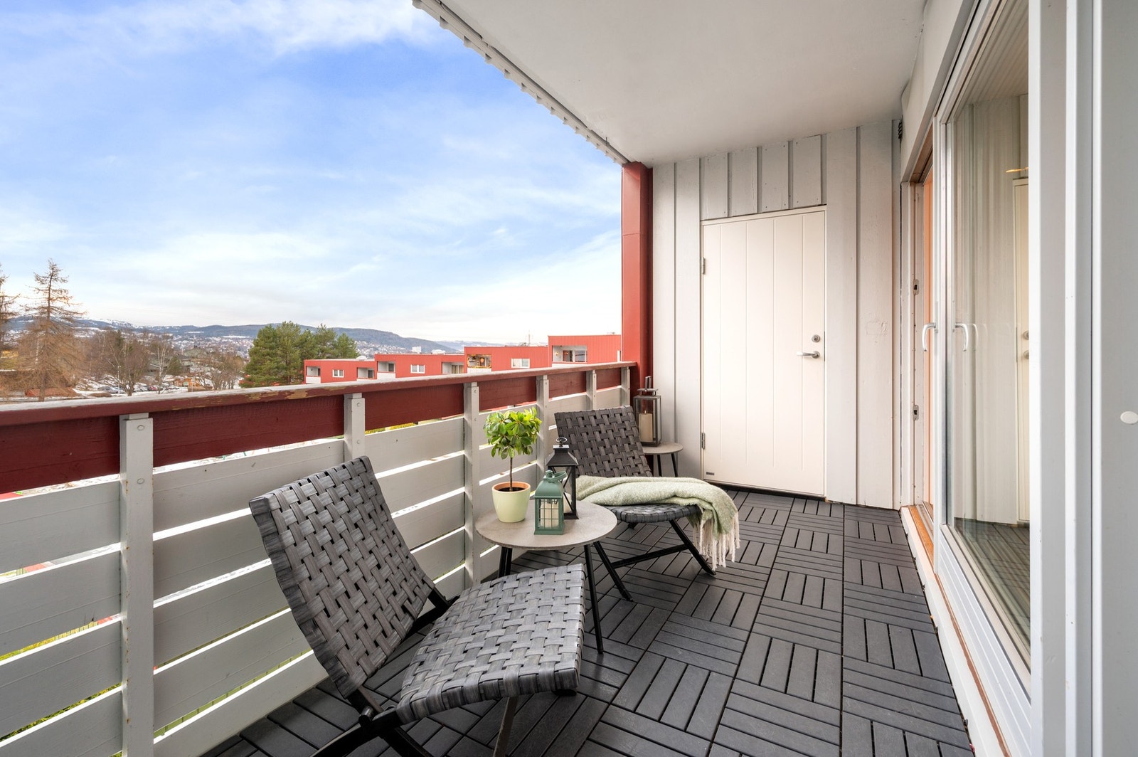 Balkongen er vestvendt som gir fantastiske solforhold. Galleribilde