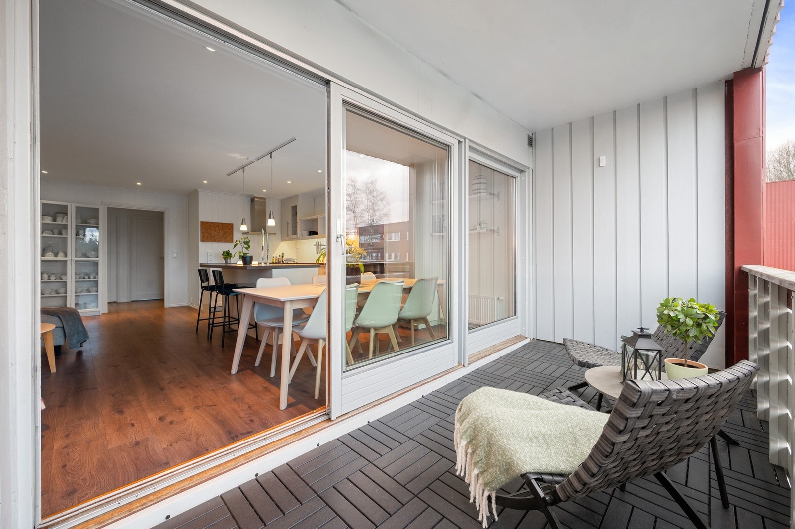 Stuen gir tilgang til boligens balkong. Galleribilde
