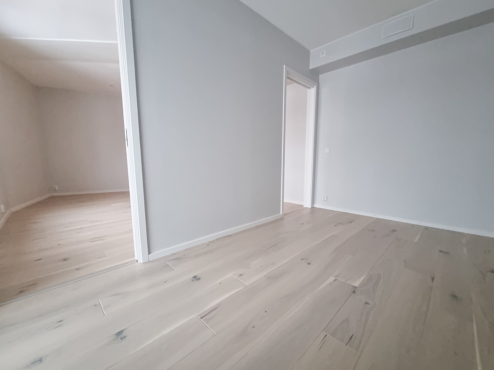 Romslig soverom. Galleribilde