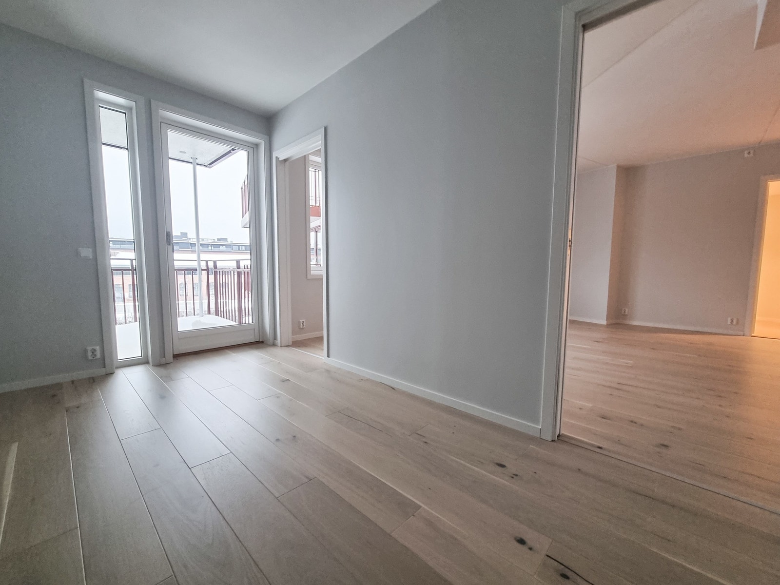 Soverom med utgang til balkong. Galleribilde