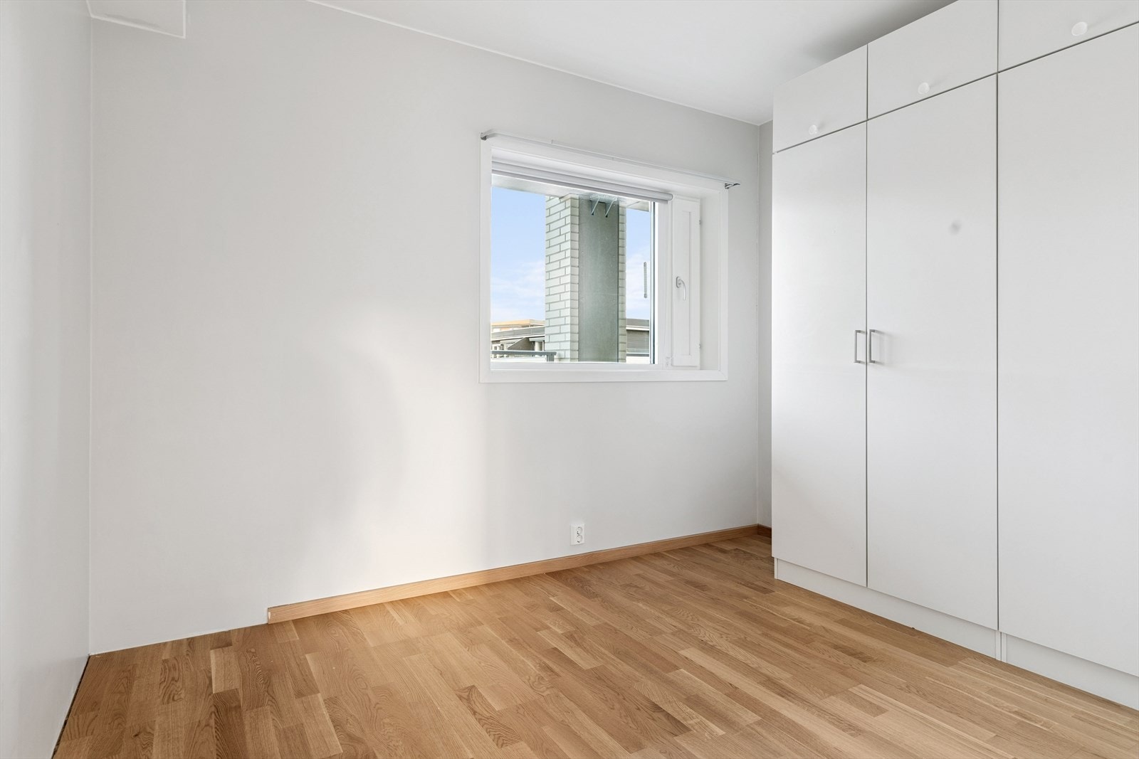 Leiligheten har to gode soverom med garderobeløsninger Galleribilde