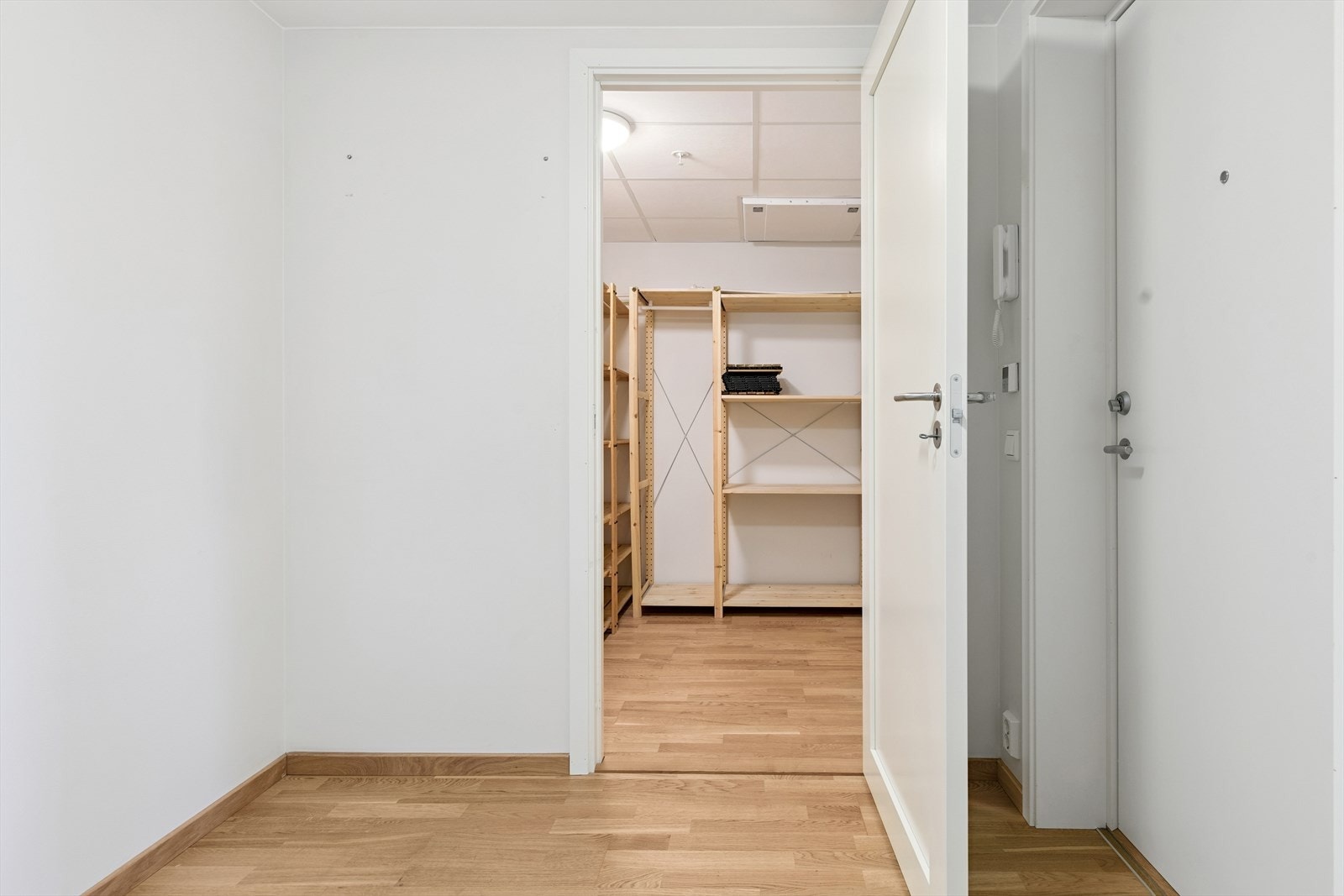 Romslig bod i tiliknytning til entré. I tillegg sportsbod i fellesareal Galleribilde