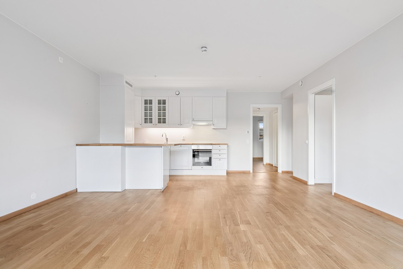 Stue og kjøkken i åpen løsning Galleribilde