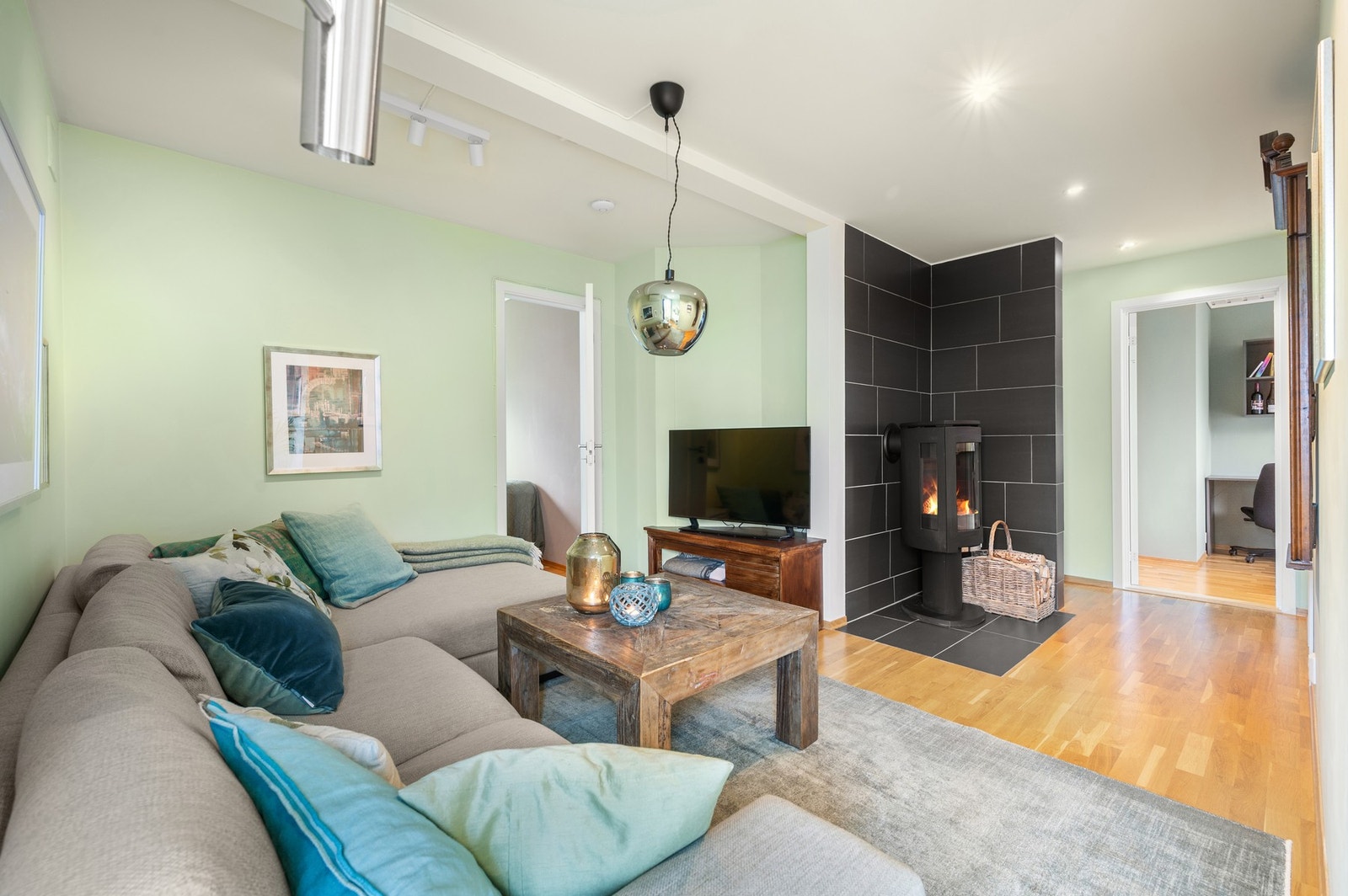 Romslig stue på ca. 15m² med gode møbleringsmuligheter. Galleribilde