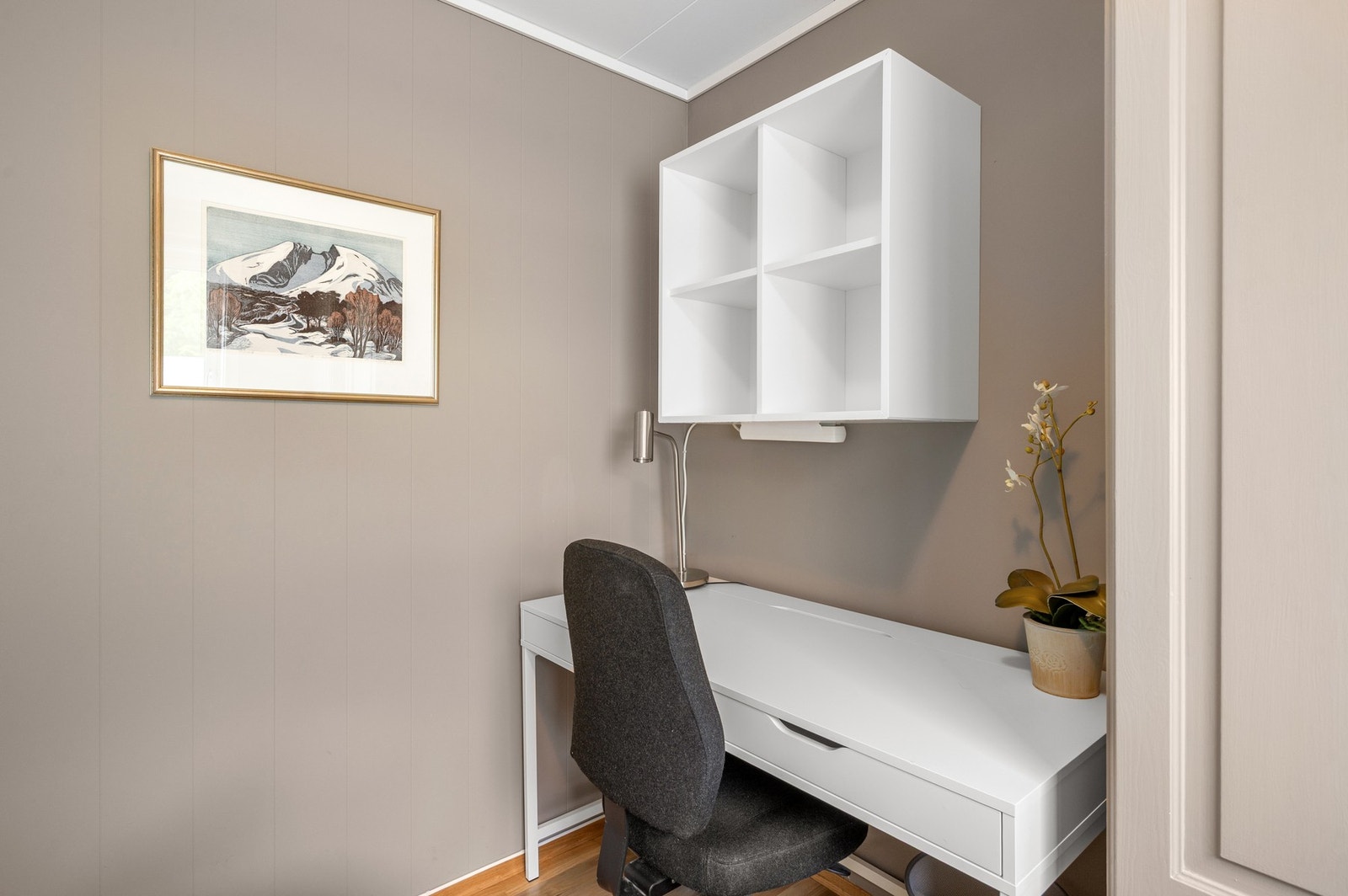 Rommet gir fleksible løsninger for innredning av soverom. Galleribilde