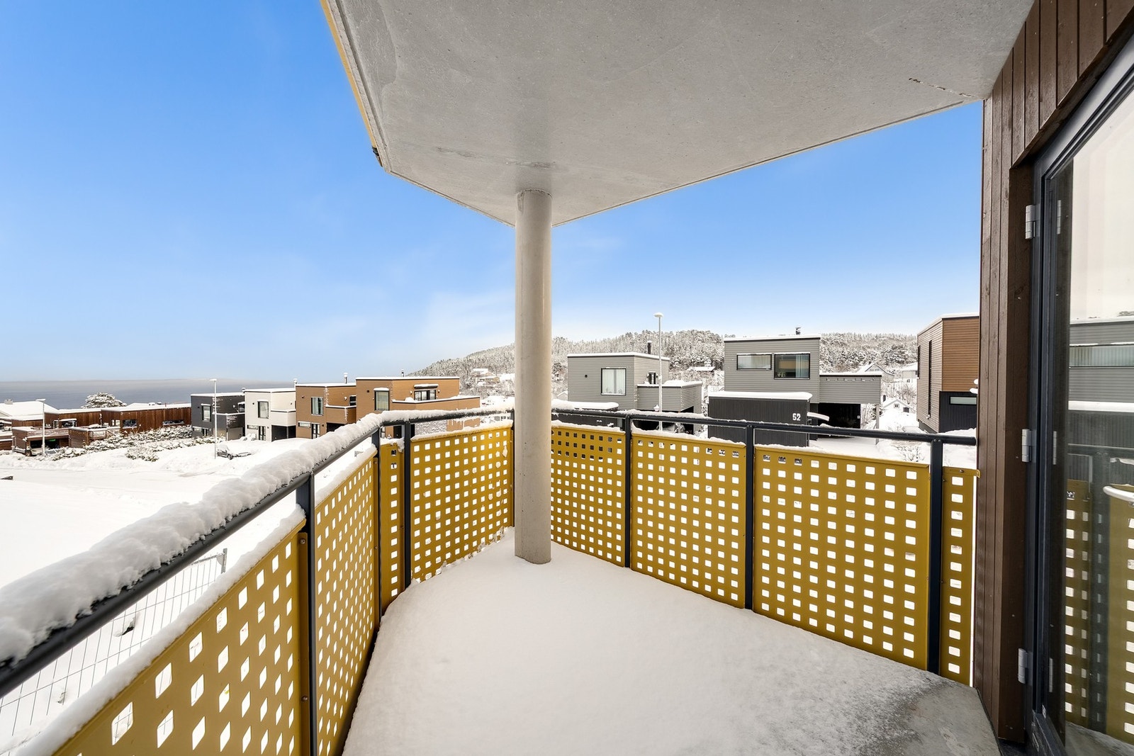 Flott balkong med fin utsikt Galleribilde