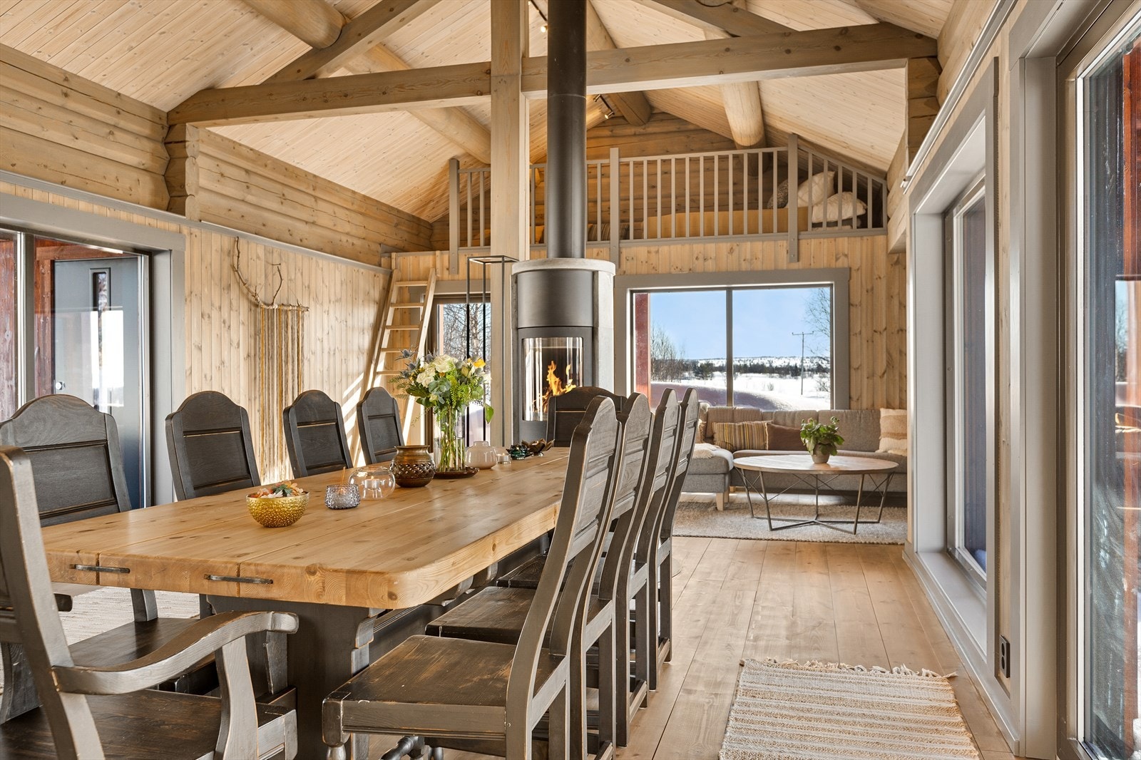 Her kan familie og venner samles til hyggelige måltider og avslappende stunder i vakre omgivelser. Galleribilde