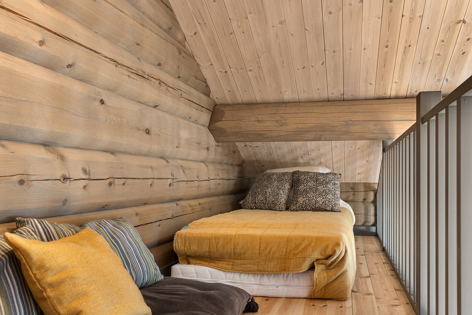 Hva med å ta en avslappende stund her oppe på hemsen? Galleribilde