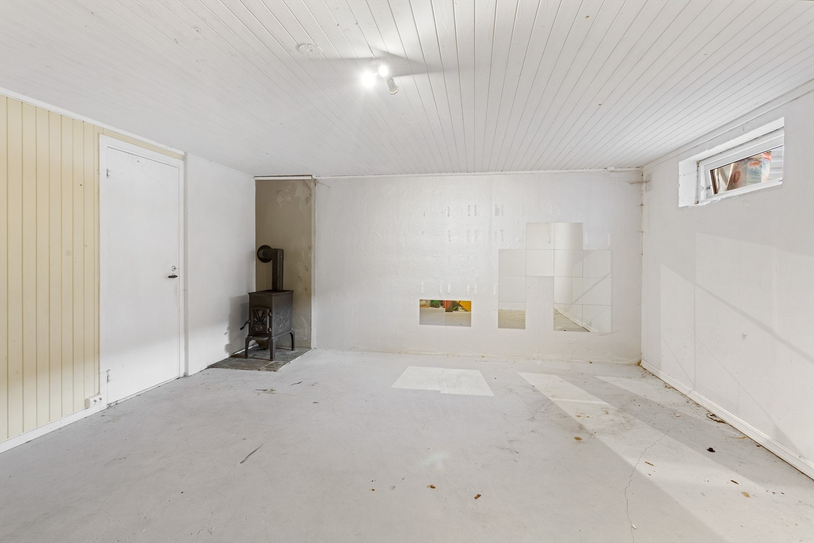 I kjelleren er det muligheter for å lage en koselig kjellerstue eller hva enn man måte ønske. Galleribilde