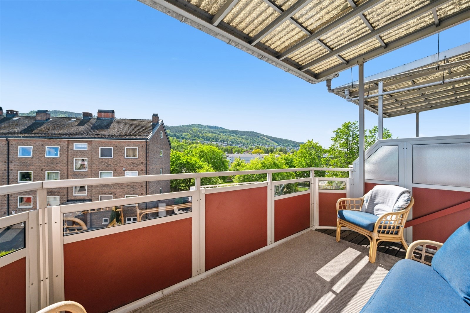 Her kan du nyte god solgang med noe godt i glasset. Galleribilde