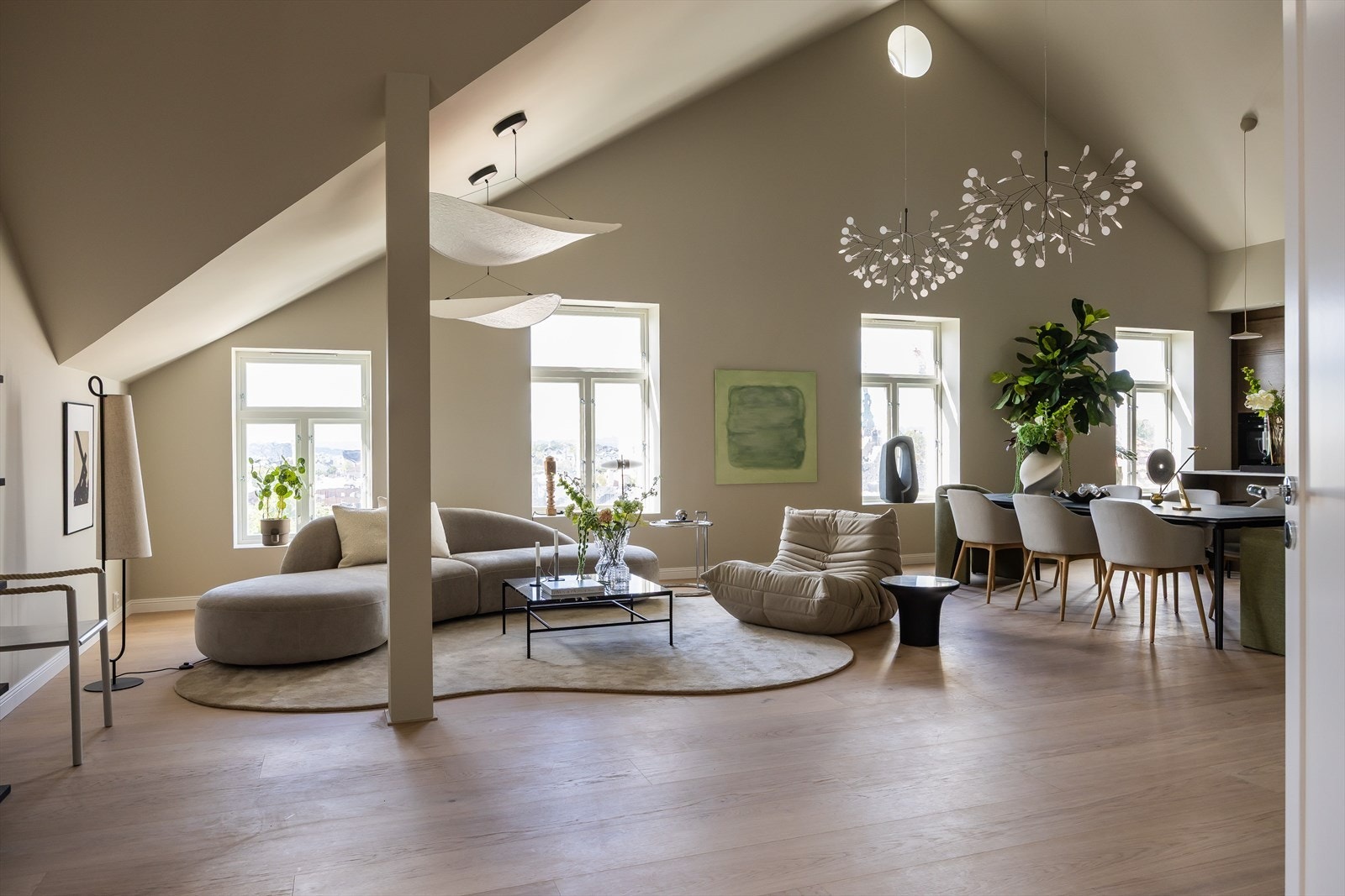 Leiligheten ligger i et veletablert og meget etterspurt boligområde på Bolteløkka, i bydel St. Hanshaugen. Galleribilde