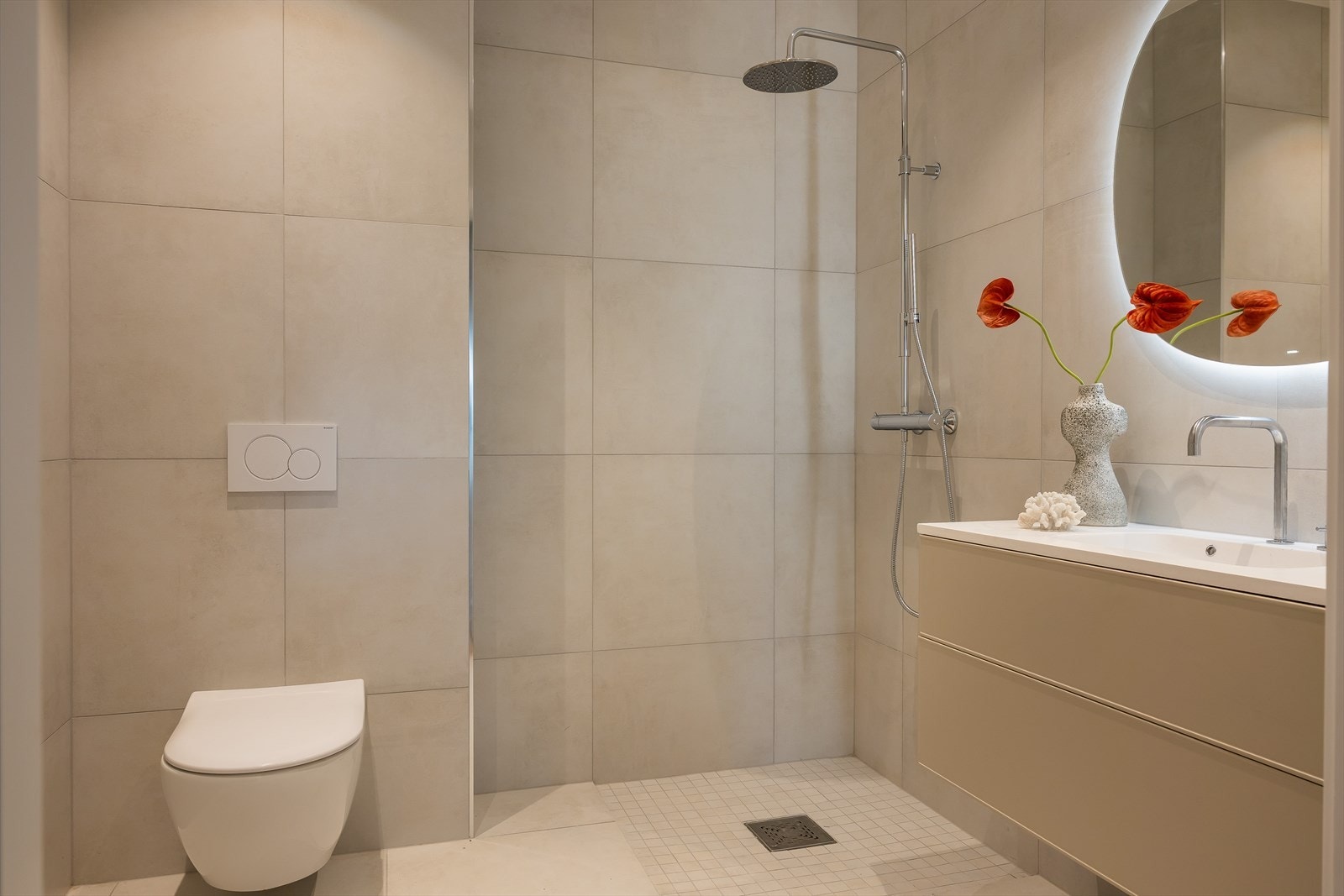 Det er gjennomgående valgt innredning av god kvalitet i leiligheten. Galleribilde